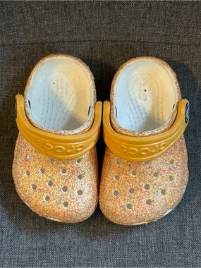 CROCS Kids' Glitter Clog in Yellow Strap with Multicolor Sparkle